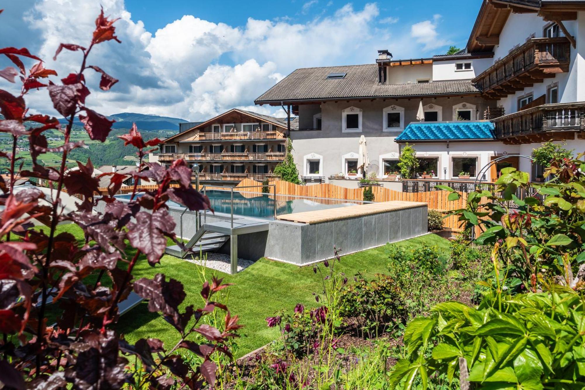 Oberwirt Weisses Kreuz Hotel Collepietra  Exterior photo